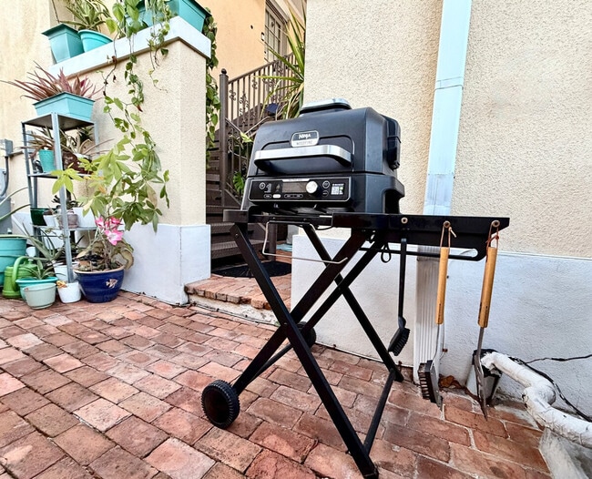 Building Photo - 507 S Willow Ave