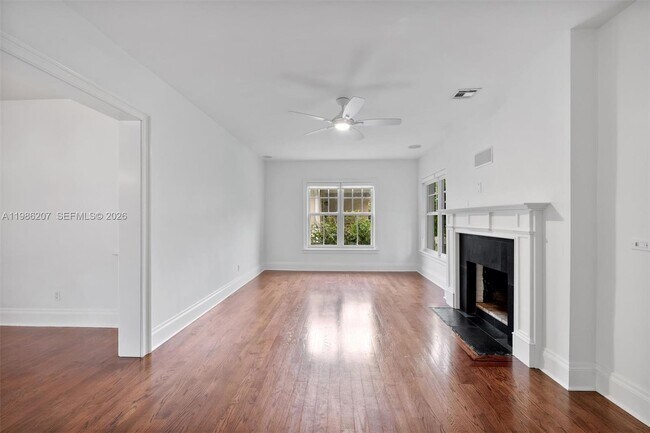 Building Photo - 285 NE 105th St