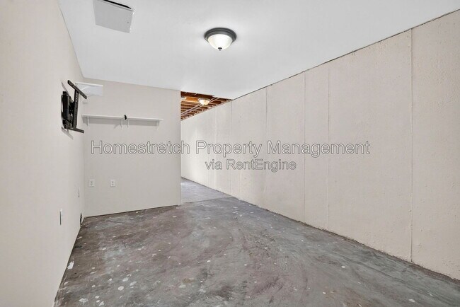 Building Photo - 6910 Emmons Dr