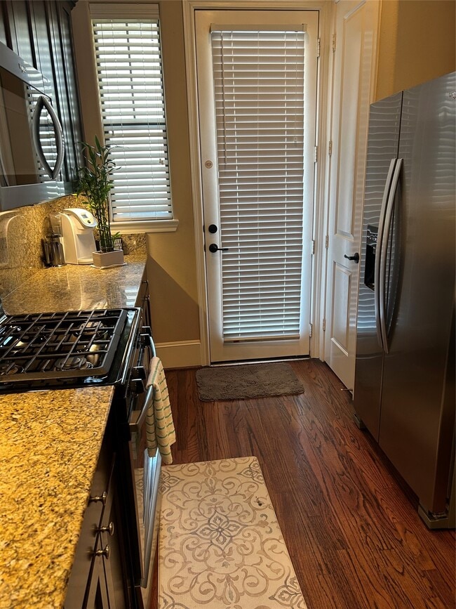 Building Photo - 1049 W 22nd St