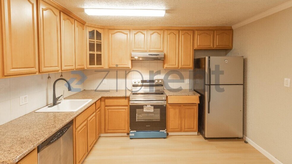 Building Photo - Unit 27