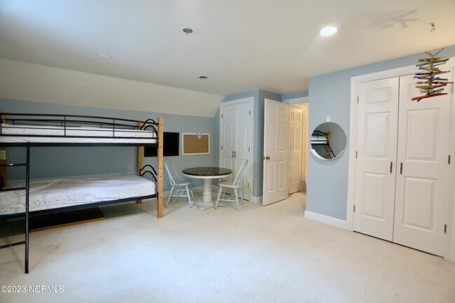 Building Photo - 25 Villagewood Cir