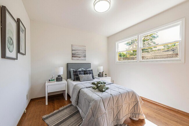 Building Photo - 1994 Menalto Ave