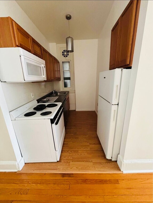 Building Photo - 174 Chestnut St