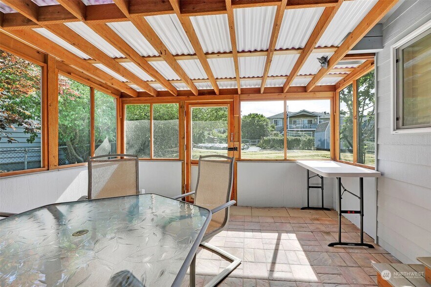 Building Photo - 1486 SE Camano Dr
