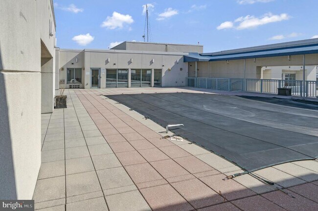 Building Photo - 851 N Glebe Rd