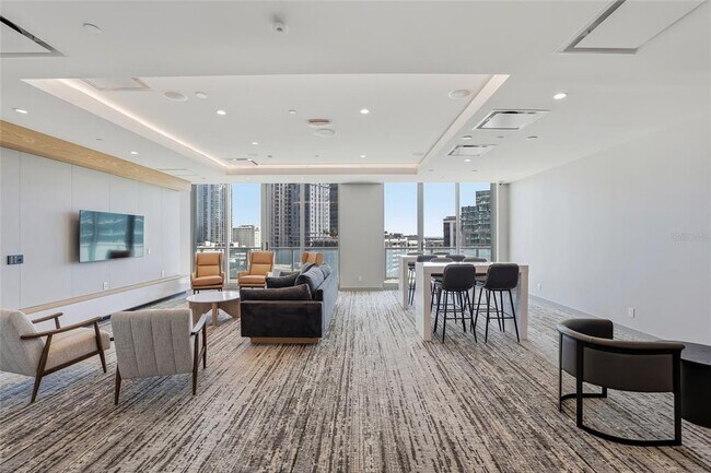 Building Photo - 400 Central Ave