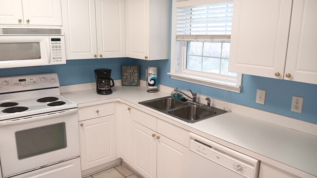 Building Photo - Furnished Two-Bedroom, Two-Bath Condo in N...