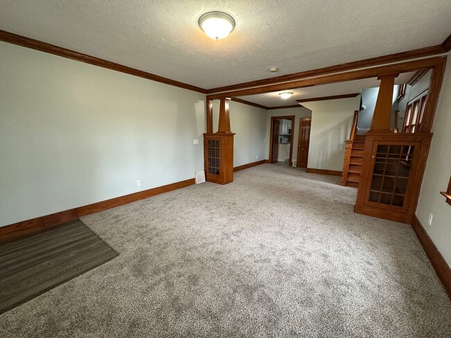 Building Photo - Move in Special - $500 off November rent -...