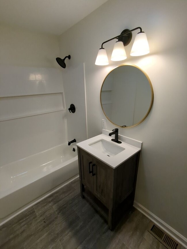 Building Photo - 109 Signal View St