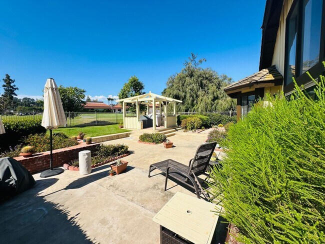 Building Photo - 3 bed single story home for rent  in  Shadowridge Community on the Greens