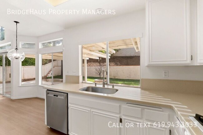 Building Photo - 10998 Corte Playa Barcelona