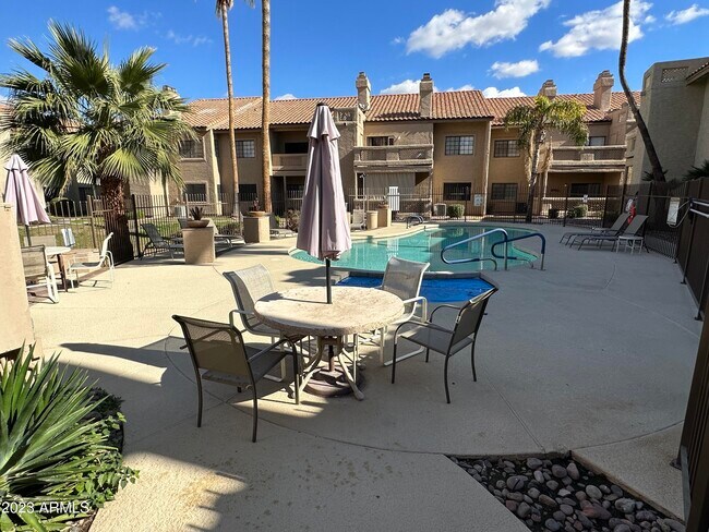 Building Photo - 930 N Mesa Dr