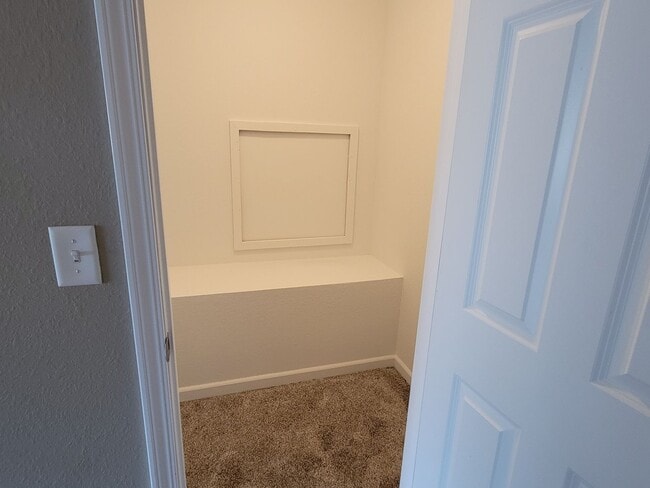 Building Photo - emi1043