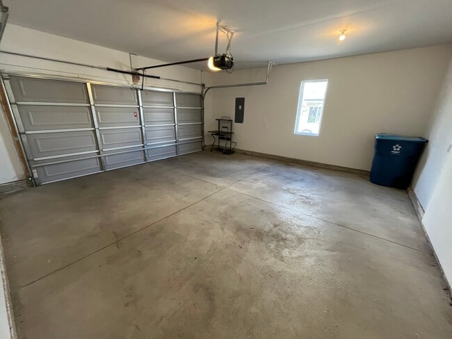 Building Photo - 11295 Sessions Dr NW