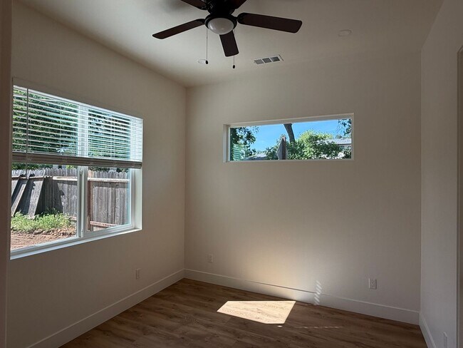 Building Photo - Illinois Ave/Jonnie Way