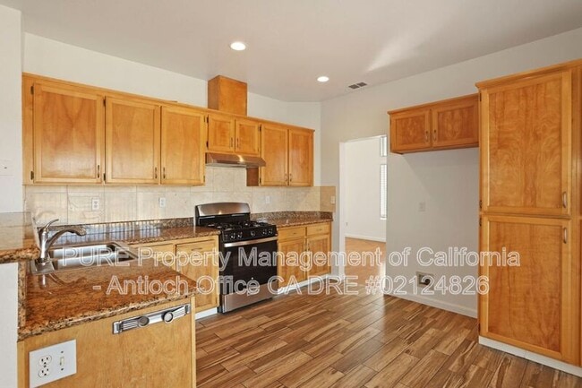 Building Photo - 2304 Yorkshire Ct