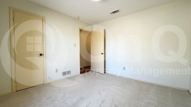 Building Photo - 10 Cypress Ct
