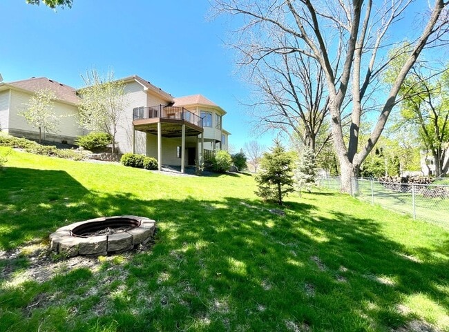 Building Photo - 640 S Park Ct