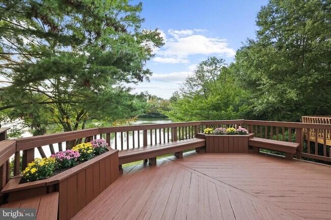 Building Photo - 2916 Bridgehampton Ct
