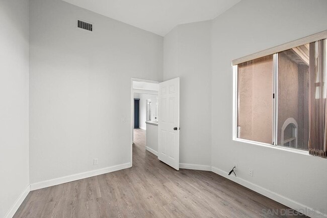 Building Photo - 7274 Shoreline Dr
