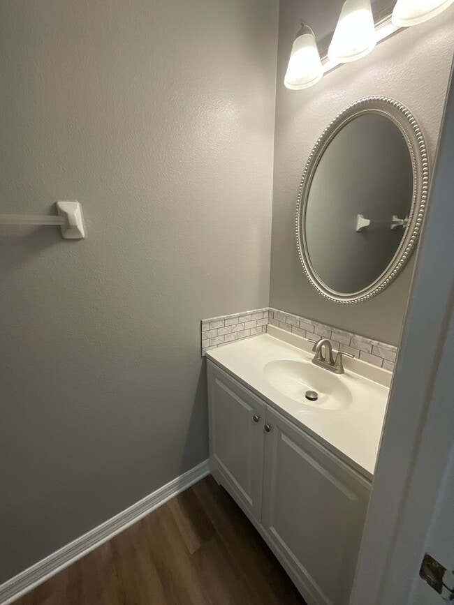 Building Photo - Two Story Town House