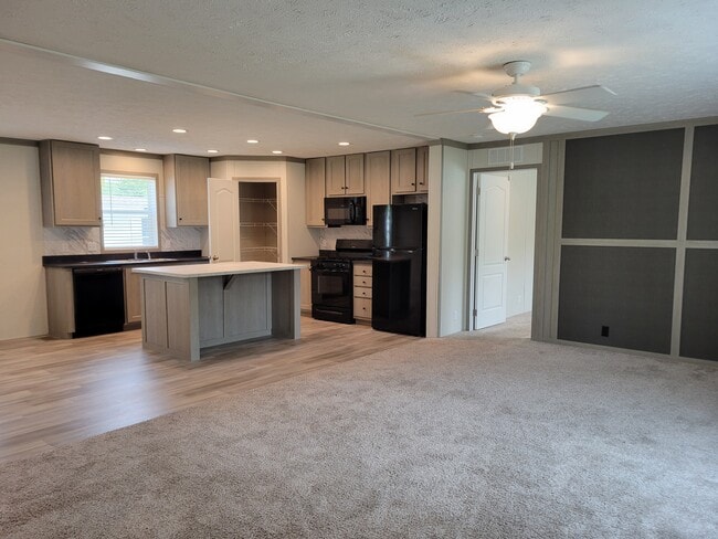 Building Photo - 9542 Seaway Dr
