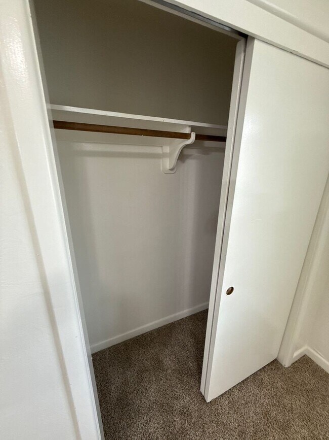 Building Photo - 1570 Bellevue St SE