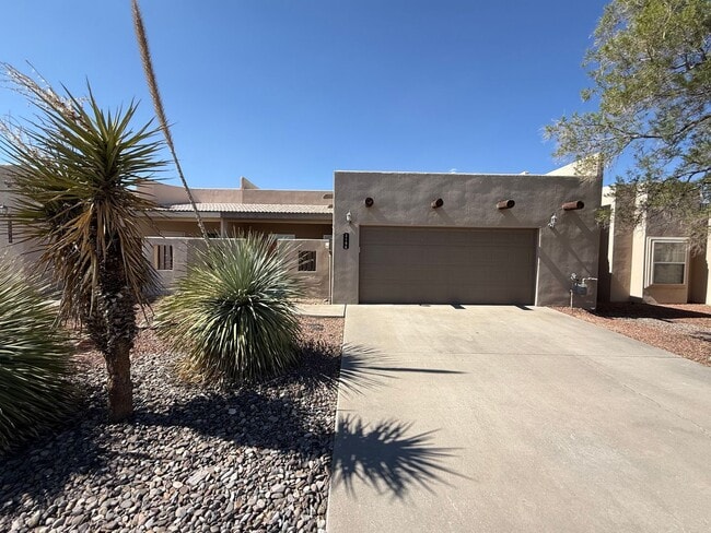 Building Photo - Beautiful 2 Bedroom/2 Bath W/ Office