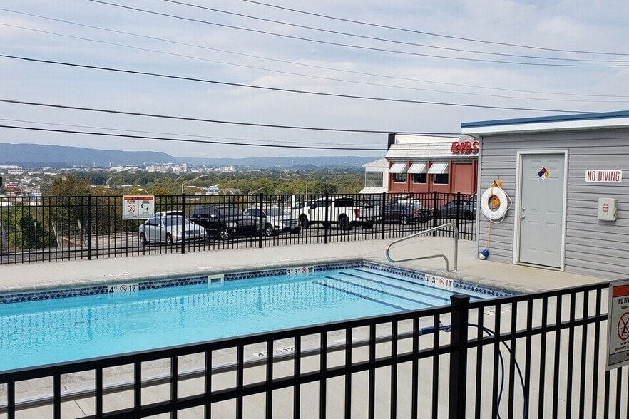 Pool - The View at Mission Ridge