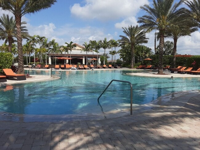 Building Photo - Seasonal/short term turnkey furnished Incr...