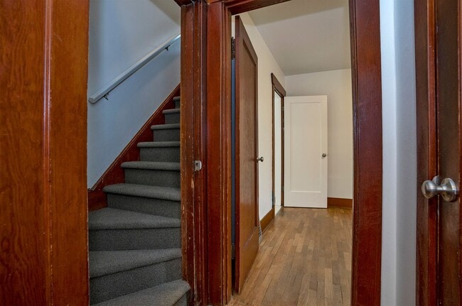 Building Photo - 4 Bedroom Craftsman Style House in Tacoma