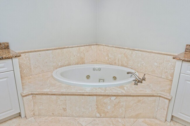 Building Photo - Gorgeous Regatta Bay 3 Bedroom Townhouse!