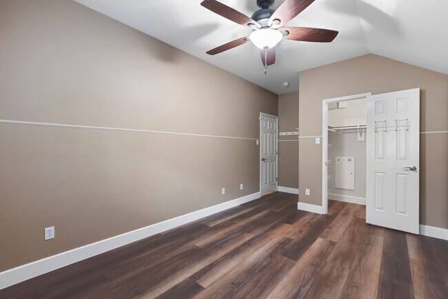 Building Photo - The Perfect Woodlands Retreat: Steps from ...