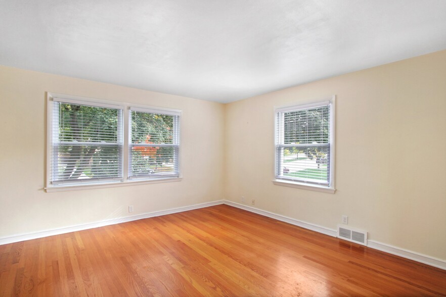 Building Photo - 2637 S 51st St