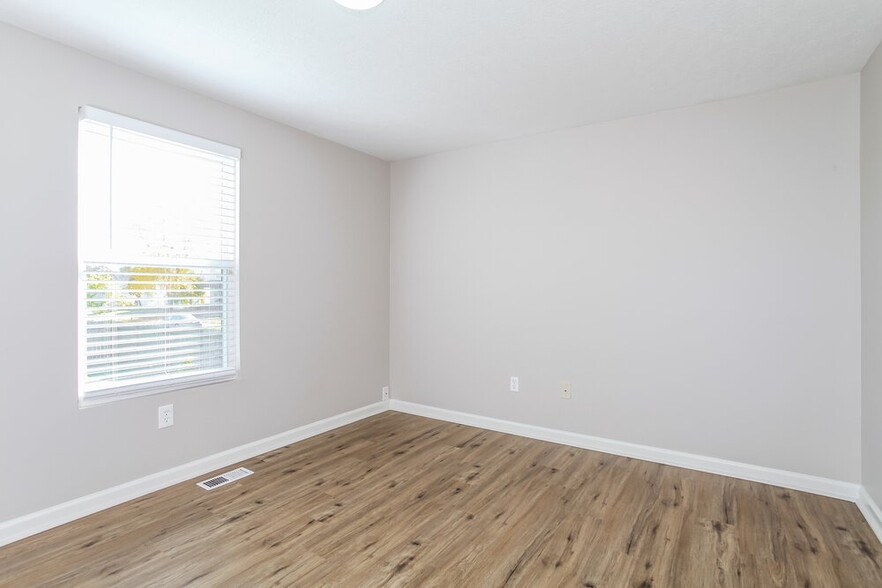 Building Photo - 5423 Cherry Creek Pkwy S