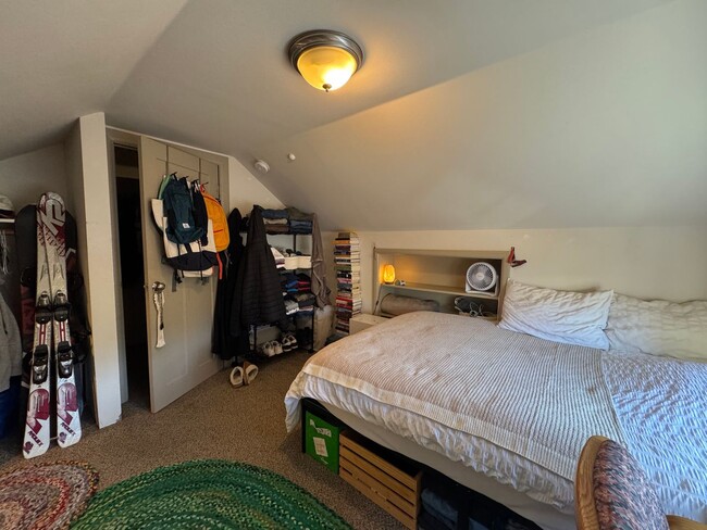 Building Photo - 7 Bed 2.5 Bath House - Near WWU