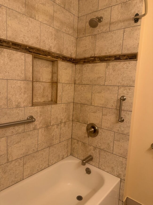 Building Photo - 434 Dogwood Terrace