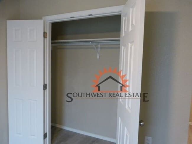 Building Photo - Modern 2 bedroom 2 bath apartment