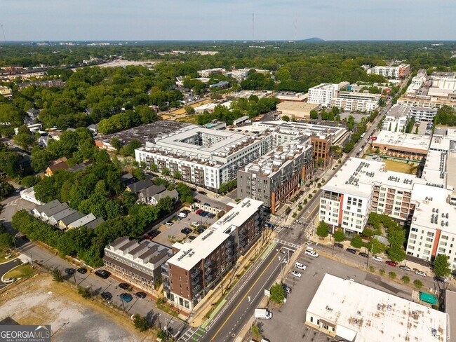 Building Photo - 764 Memorial Dr SE