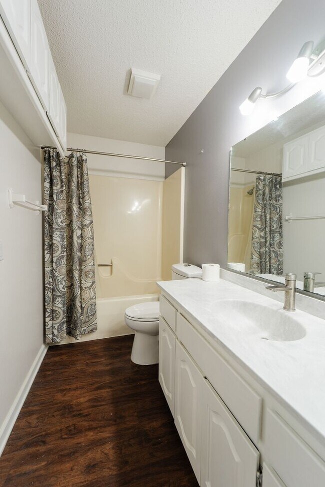 Building Photo - Beautiful 4 bedroom, 3 bathroom home on the East End of Hot Springs Village. Pets are considered ...