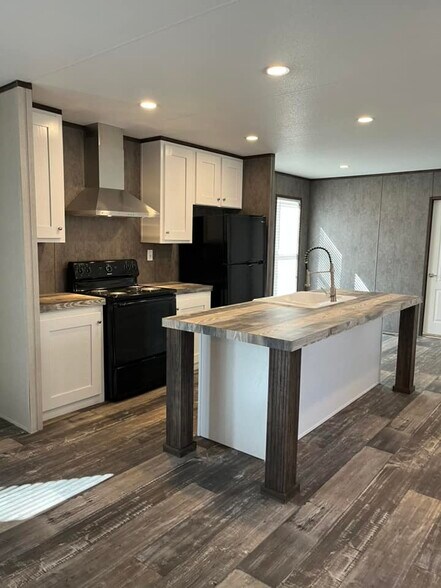 Building Photo - 107 Toledo St