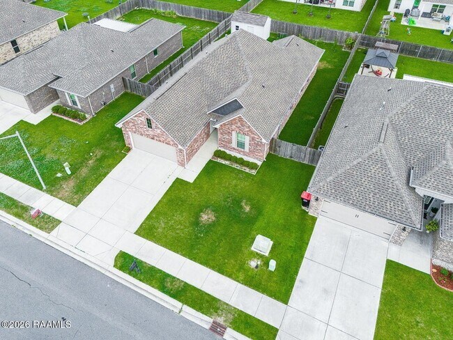 Building Photo - 202 Sparkling Meadows Ln