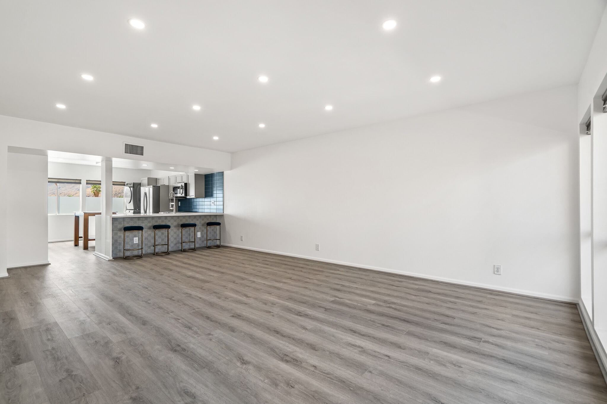 Building Photo - 277 E Alejo Rd