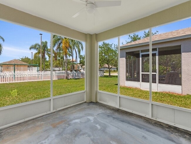 Building Photo - 962 E 13th Square