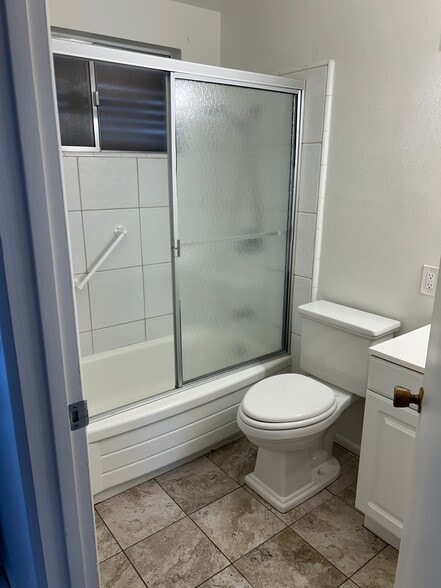 Bathroom - 10464 W Oakmont Dr