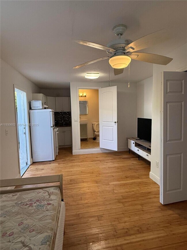 Building Photo - 894 80th St