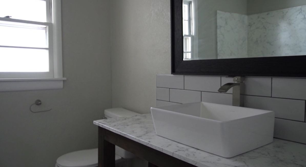 Bathroom - 1513 Holbrook St
