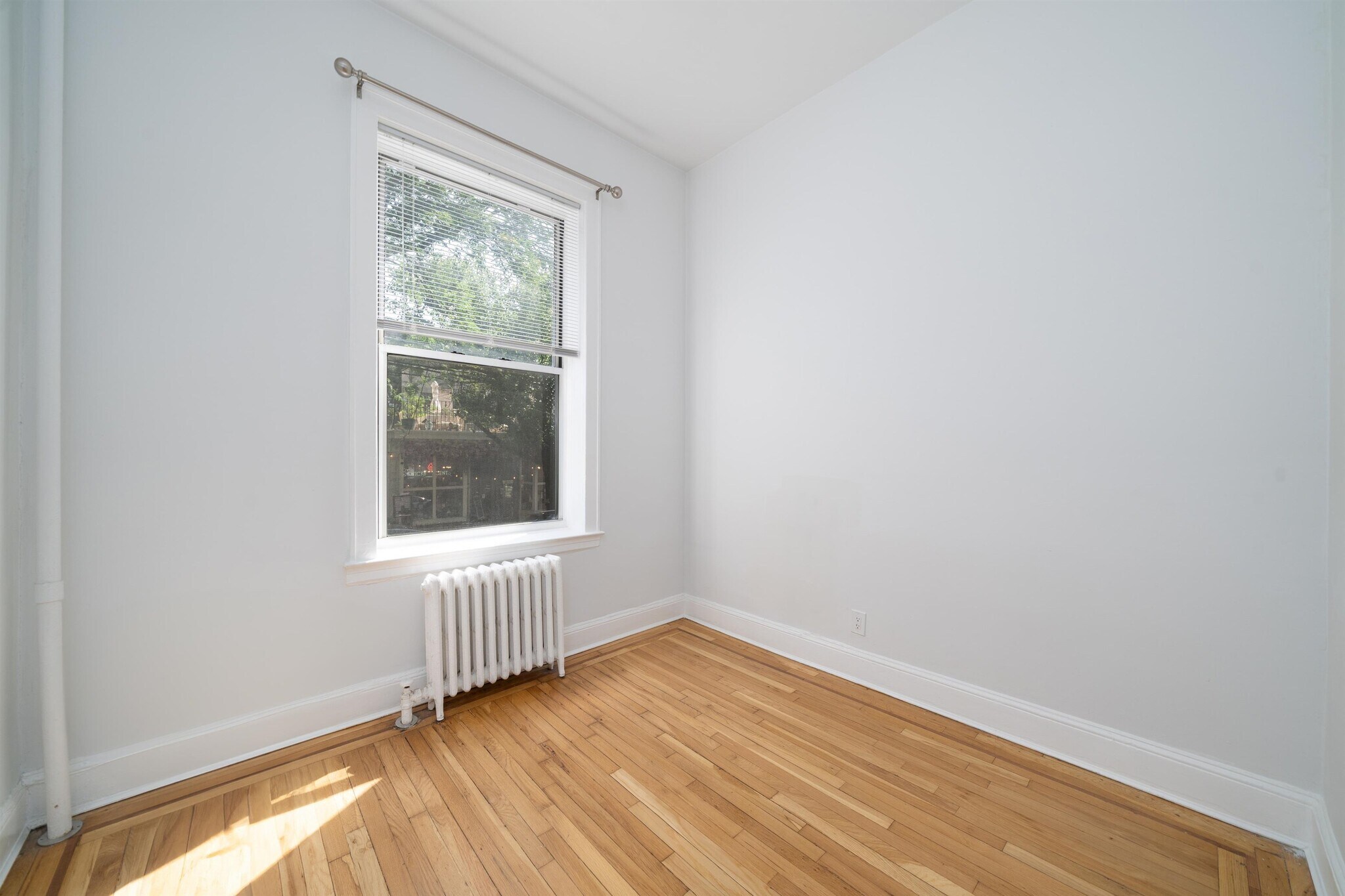 Building Photo - 160 2nd St