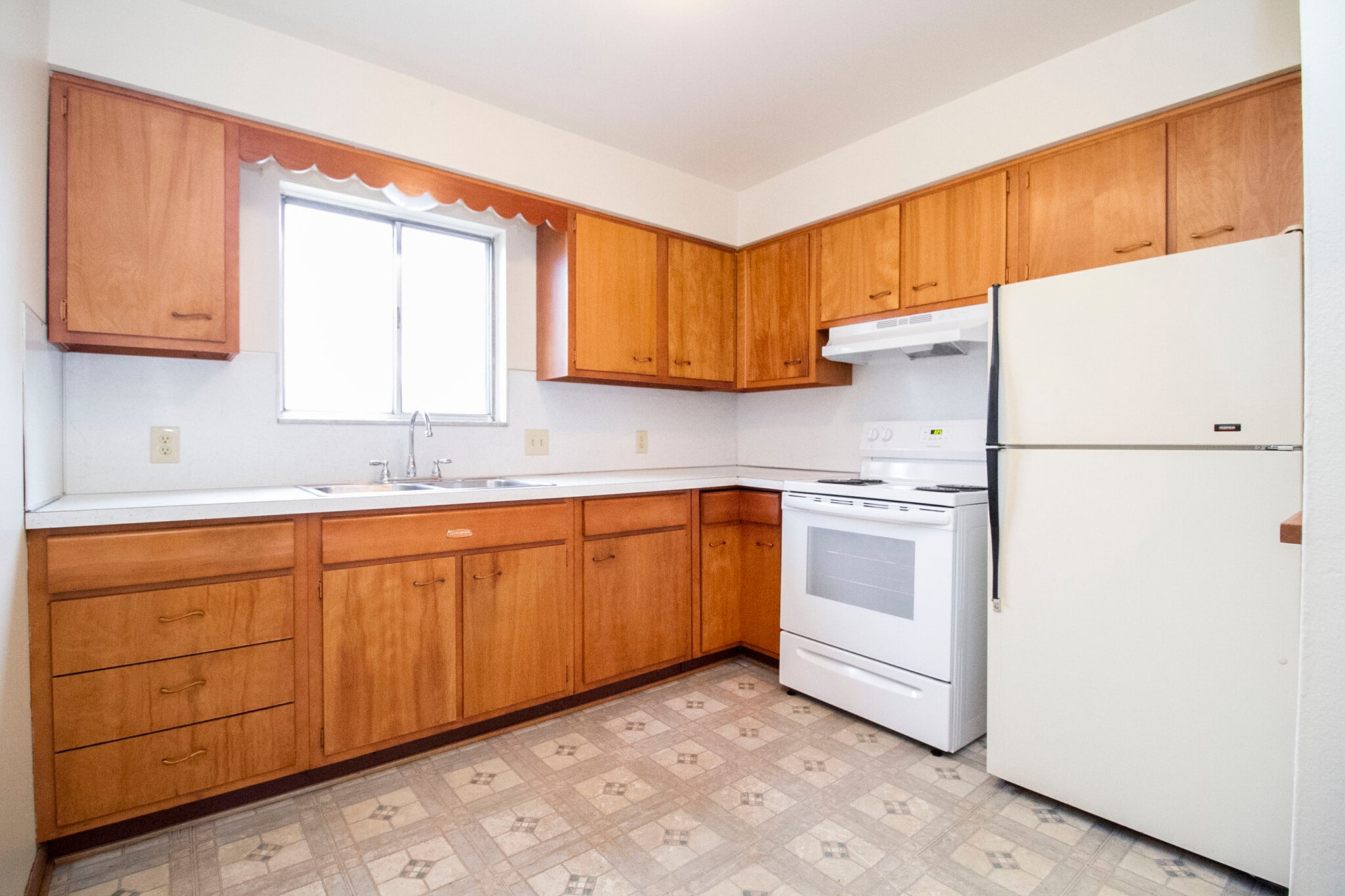 Building Photo - 3012 Carskaddon Ave